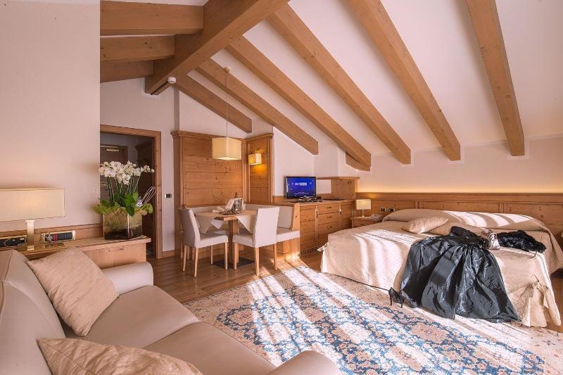 Beverly Alps Hotel & Spa ピンツォーロ エクステリア 写真