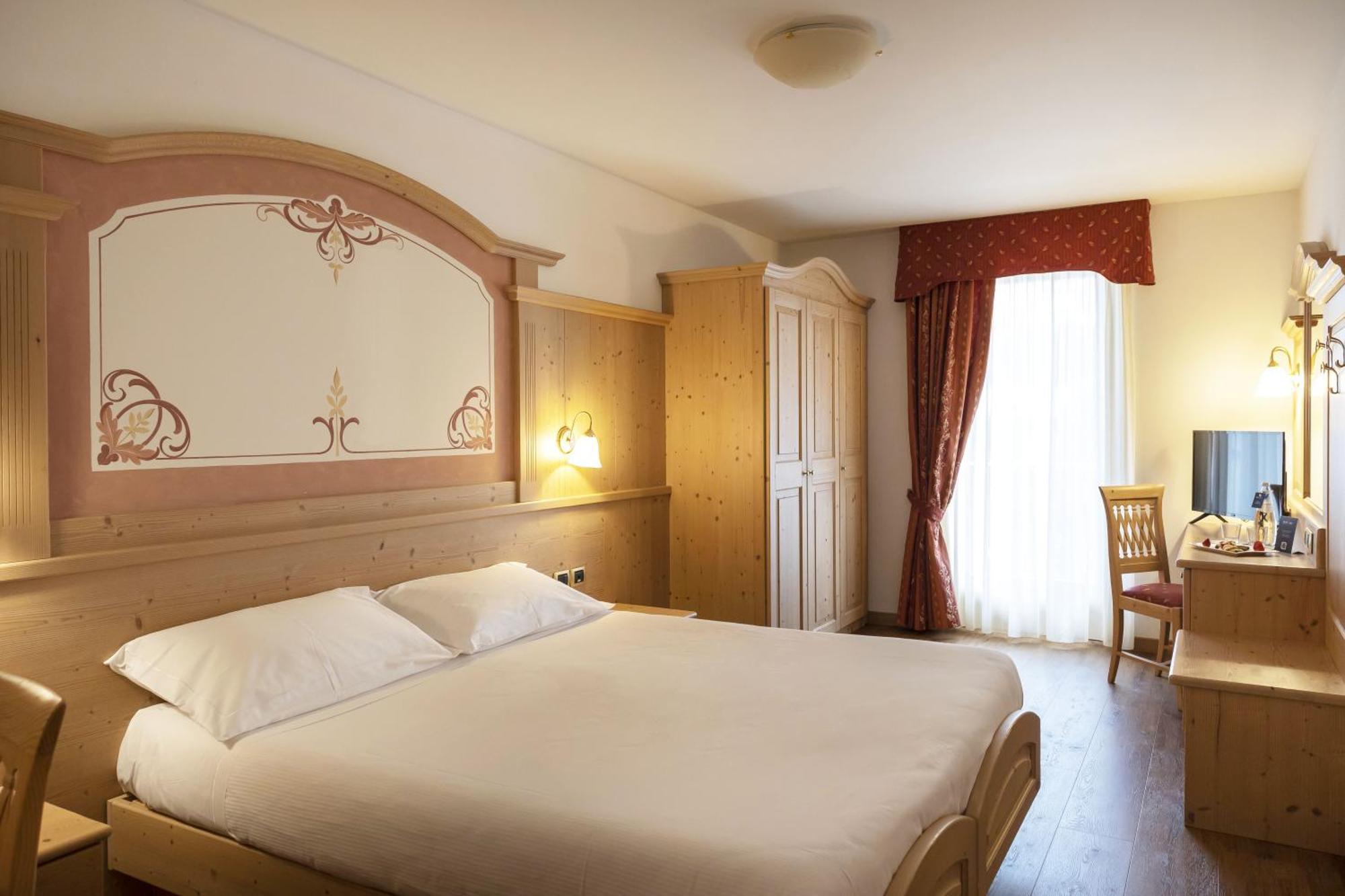 Beverly Alps Hotel & Spa ピンツォーロ エクステリア 写真