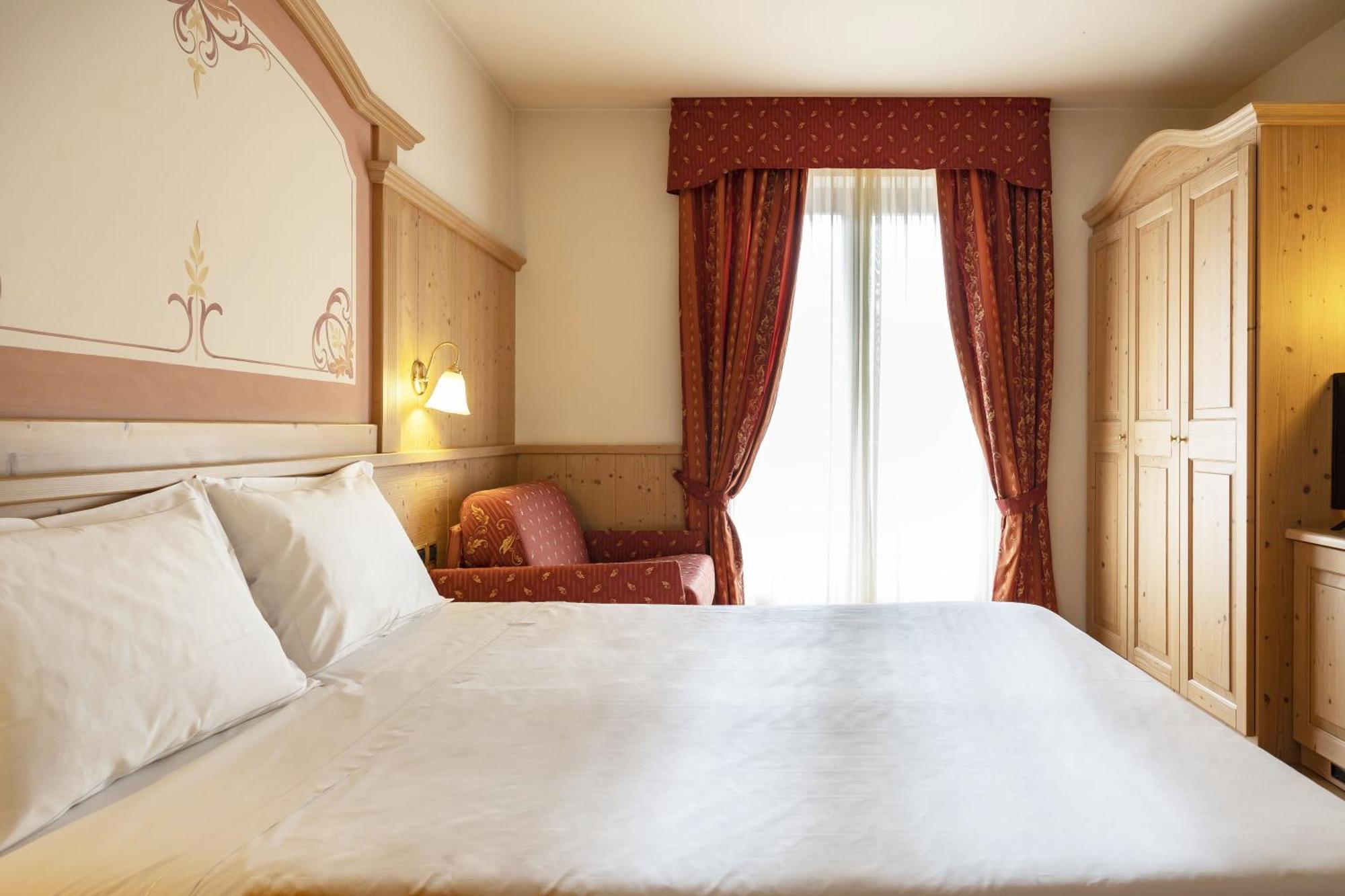 Beverly Alps Hotel & Spa ピンツォーロ エクステリア 写真